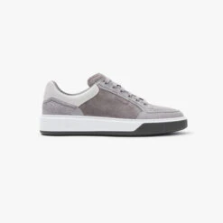 Baskets Gris Perle Et Blanches En Cuir De Chevreau, Crocodile Et Veau.