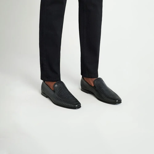 Loafers Noirs En Veau Souple Embossé, Effet Cuir Tressé 4 Loafers Noirs En Veau Souple Embossé, Effet Cuir Tressé – Image 4