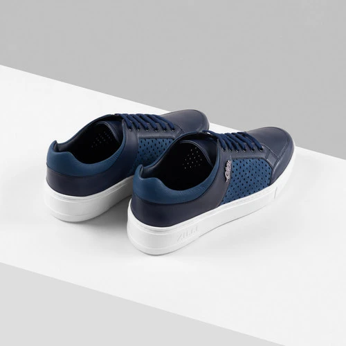 Sneakers Bleu Marine Et Bleu Jean En Veau, Veau Velours Perforé Et Cerf 3 Sneakers Bleu Marine Et Bleu Jean En Veau, Veau Velours Perforé Et Cerf – Image 3