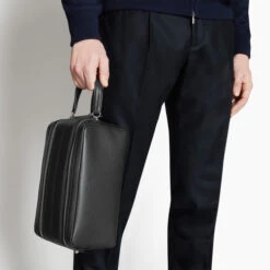 Trousse De Beauté Noire à Double Fermeture éclair, "Travel Weekender". 11 Trousse De Beauté Noire à Double Fermeture éclair, "Travel Weekender". -Zilli Boutique e6adc00754727c663b1b0c8518d38b882b59bed7 G0009AM1990VWEE15N001 0655 94555.1744798795