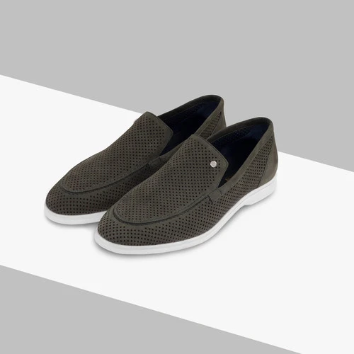 Loafers Vert Olive En Veau Velours Perforé Et Veau Velours Souple 2 Loafers Vert Olive En Veau Velours Perforé Et Veau Velours Souple – Image 2